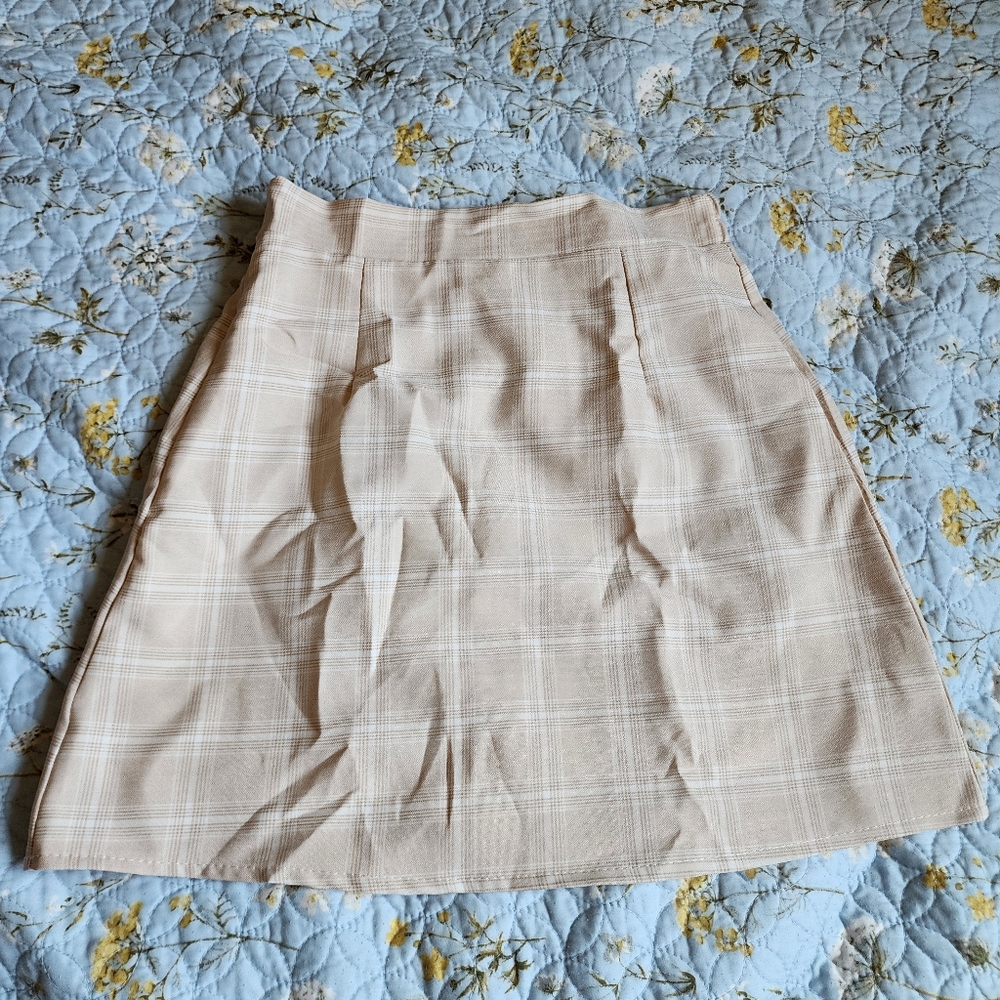 beige cream white plaid mini skirt elastic waistband preppy cottagecore Cute